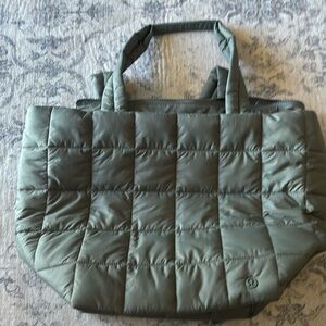 Lululemon Quilted Grid Totebag 26L - one size - grey sage